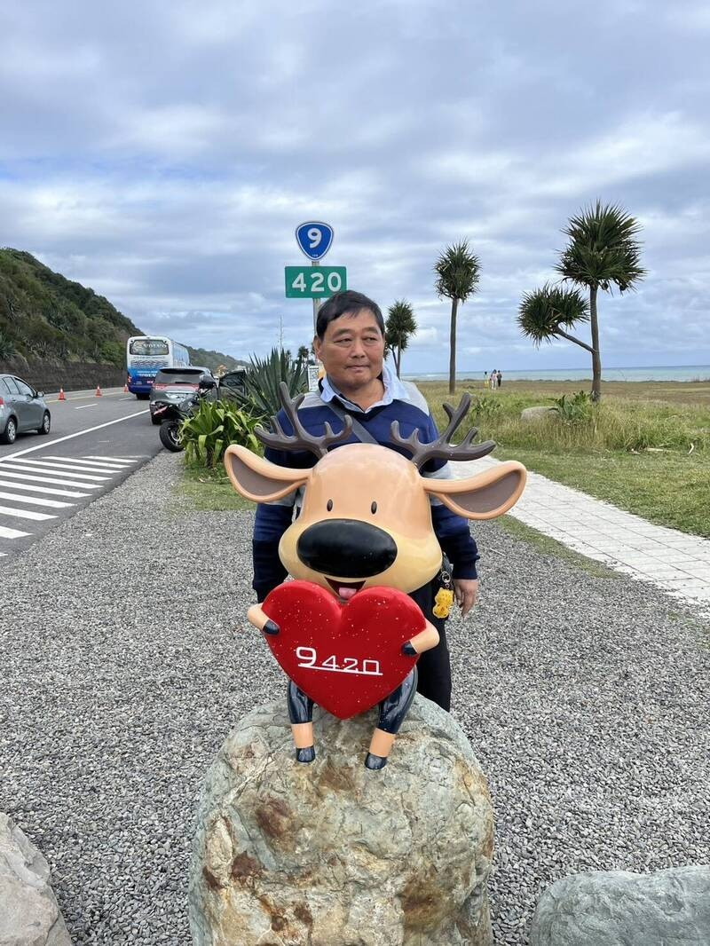 林鴻森生前旅遊時留下的瀟灑身影。（家屬提供）