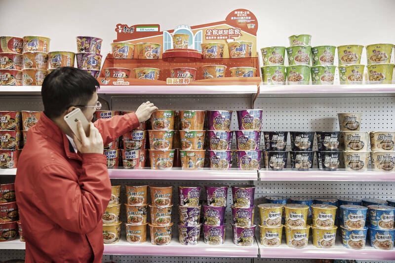 根據世界泡麵協會（WINA）發布的數據，越南2024年的人均泡麵消費量為81包，居全球之冠。（彭博示意圖）