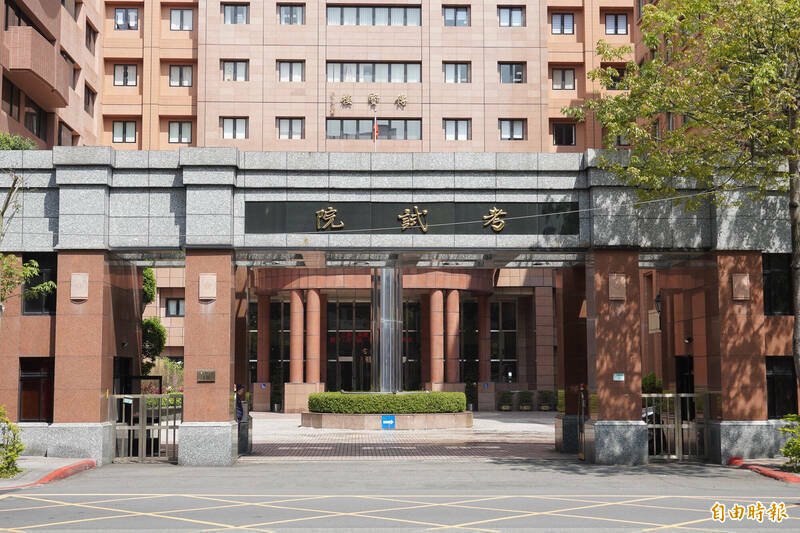 公務人員育孫留停規範放寬！ 考試院會審議通過3修正條文