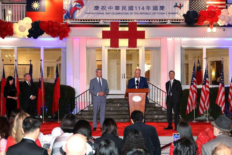 俞大㵢國慶致敬「鏟子超人」 美眾議員：美方將持續提升台灣嚇阻力