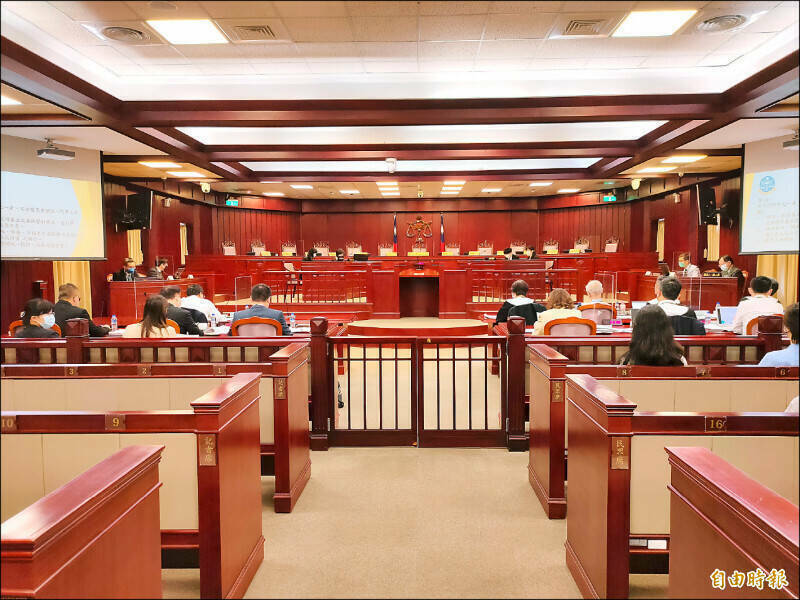 憲法法庭癱瘓大法官意見不一 林智群：被藍白惡搞還在惡法亦法？