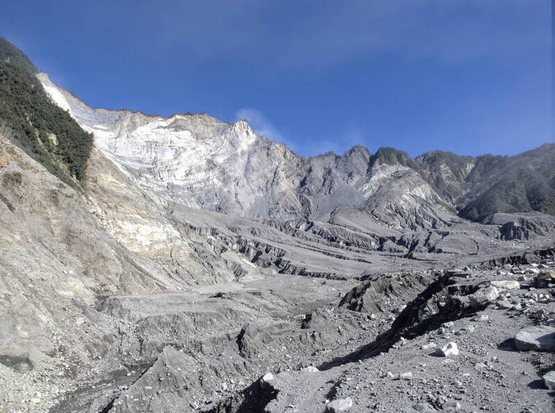 山坡一片死寂，彷彿大峽谷。（圖擷自張景淮（山獸）臉書）