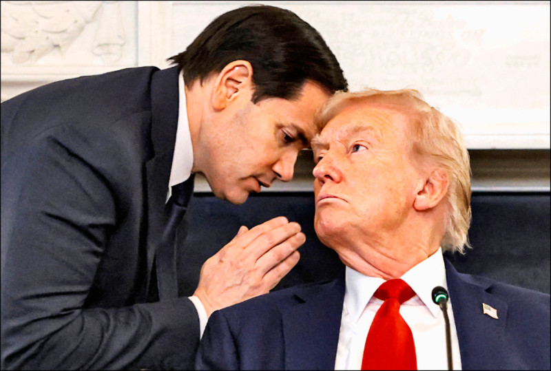 掌握時機軟硬兼施 川普再下一城