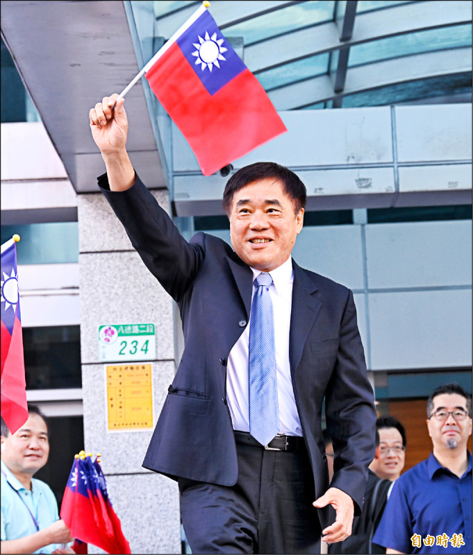 國民黨主席候選人郝龍斌前晚在臉書發文，指競選對手動用境外勢力介入選舉。（記者方賓照攝）