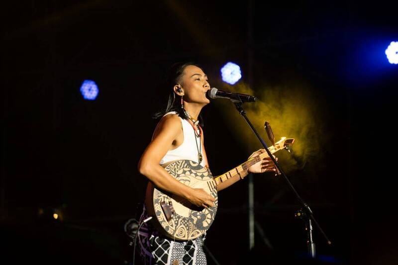 半島世界歌謠祭10月18日晚上7時的主秀節目，由金曲歌手戴曉君擔任音樂總監。（屏東縣政府提供）