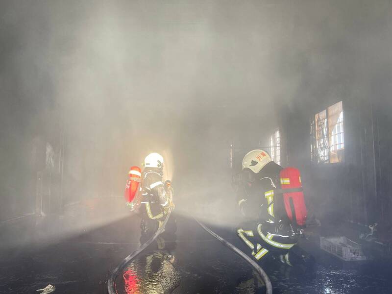 台東鹿野鄉民宅清晨失火燒  男屋主燙燒