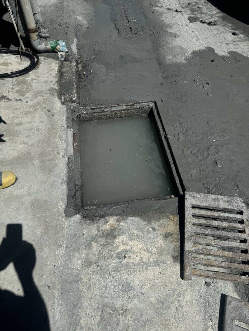 環境部長彭啓明透露，花蓮光復鄉清溝任務，最難一段已打通，相信清淤速度會越來越快。（圖取自彭啓明臉書）