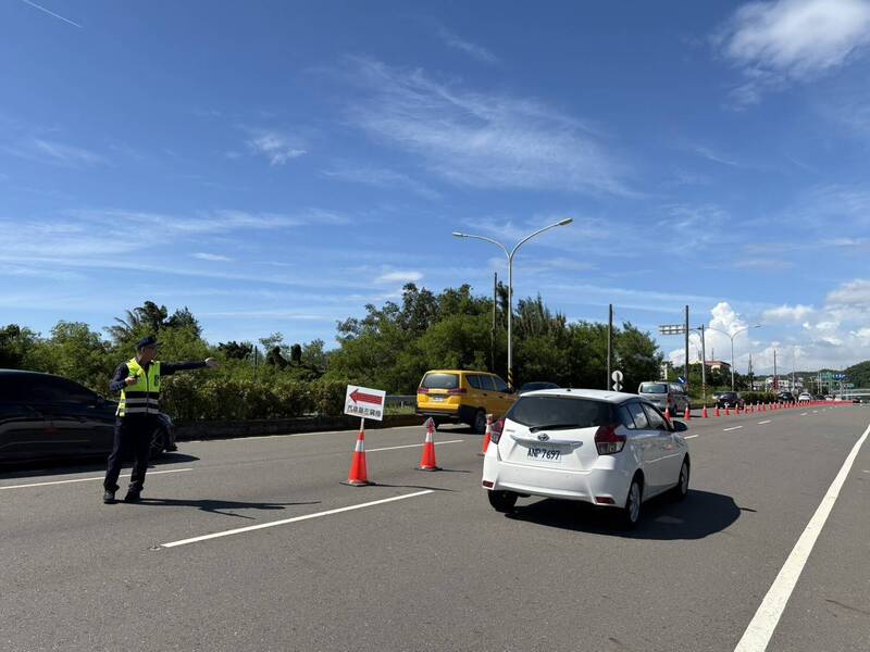 國慶連假人潮又出籠 往返墾丁唯一幹道啟動調撥車道