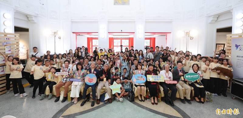 「第3屆台灣地方特色歌謠創作比賽」今（12）日頒獎，共有24名台灣台語、台灣客語及台灣原住民族語言歌謠創作者獲獎。（記者林曉雲攝）