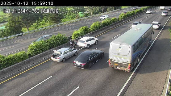 國道1號北向254.7公里處10月12日下午發生事故。（高公局提供）