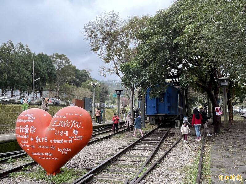 九讚頭文化協會多年來以重塑愛情意象經營合興站區，成為內灣線必遊的知名景點。（記者廖雪茹攝）