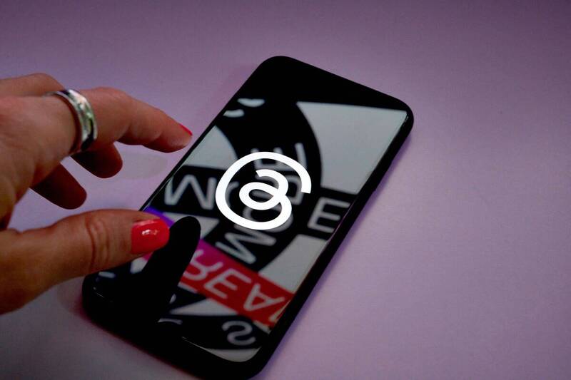 近來數據統計網站SimilarWeb發布最新報告，台灣用戶以流量貢獻度高達21.83%，勇奪全球第一名，穩坐「最愛滑Threads國家」的冠軍寶座。示意圖。（資料照，彭博）