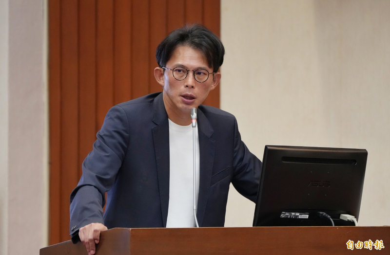 民眾黨主席黃國昌「養狗仔」爭議持續延燒。（記者陳逸寬攝）