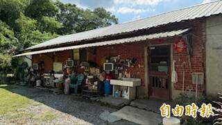 谢妇目前栖身的砖房。(记者颜宏骏摄) 谢妇目前栖身的砖房。(记者颜宏骏摄)