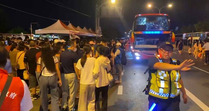 南投雙十焰火活動交通接駁引發民怨，議員促檢討改進。（民眾提供）