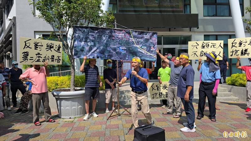 高樹鄉東興村蓋第二座納骨塔 村民赴鄉公所抗議