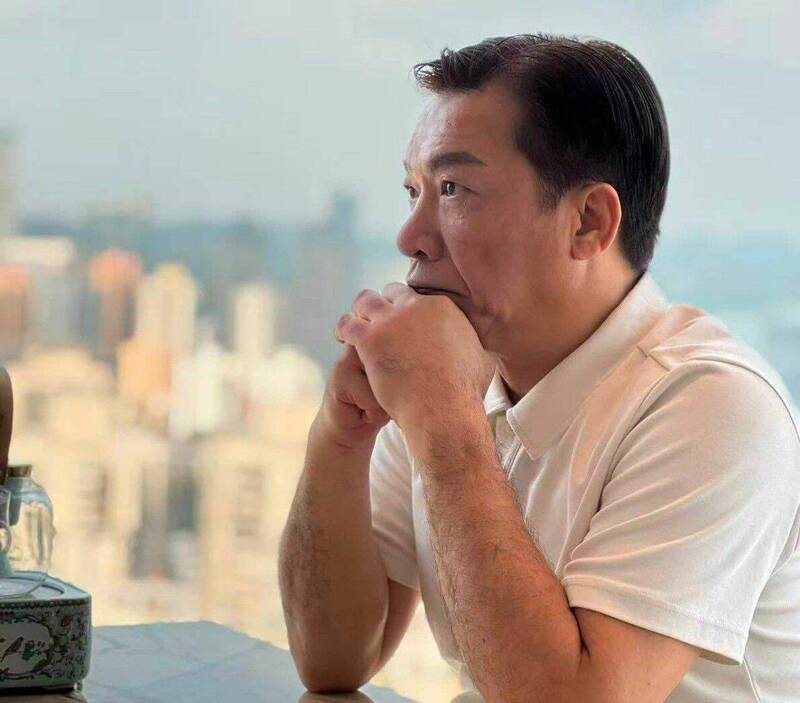 徐少东潜逃出境后,海外发文表达不满及怨气。(徐少东脸书) 徐少东潜逃出境后,海外发文表达不满及怨气。(徐少东脸书)
