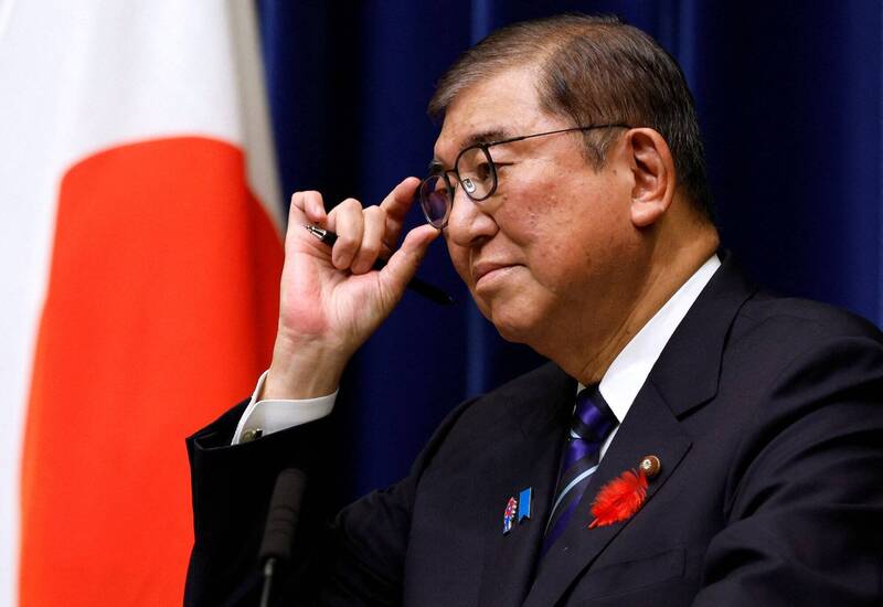 日本自民党提出将临时国会召集日期定为10月21日,若日程顺利推进,石破茂(见图)内阁将于21日总辞,并在同日的参众两院全体会议上举行首相指名选举。图为即将卸任的日本首相石破茂10日在日本东京首相官邸举行记者会。(路透档案照) 日本自民党提出将临时国会召集日期定为10月21日,若日程顺利推进,石破茂(见图)内阁将于21日总辞,并在同日的参众两院全体会议上举行首相指名选举。图为即将卸任的日本首相石破茂10日在日本东京首相官邸举行记者会。(路透档案照)