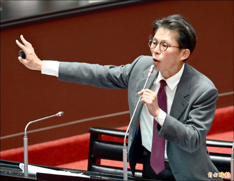 週刊爆：內鬼駭侵央廣 應訊稱「是黃國昌的人」》黃國昌吸收駭客助竊密？ 立委喊查