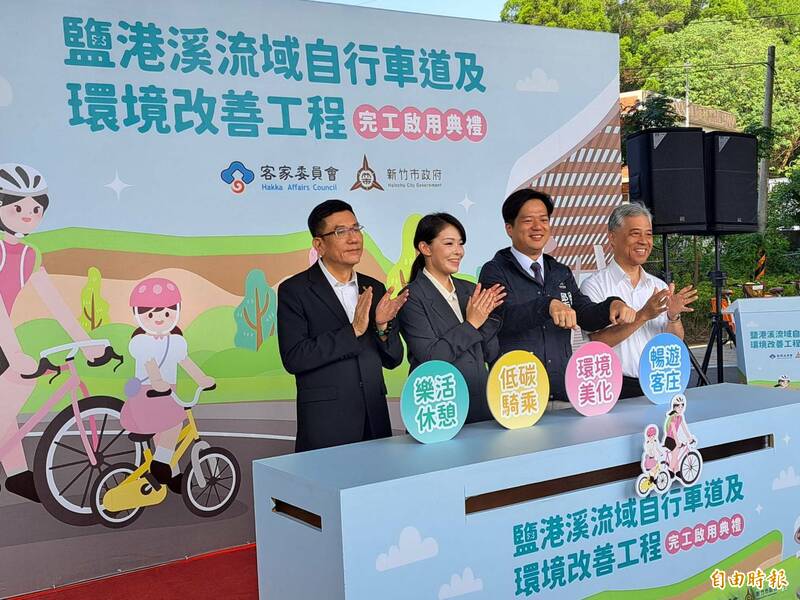 涉貪停職超過1年的新竹市長高虹安，今天大方公開出席市政官方活動，更與代理市長邱臣遠同台參加市政建設啟用儀式並致詞。記者洪美秀攝）