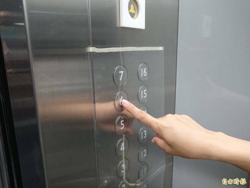 台南医院工友沈男在IG发「电梯3P」幻想文,诬指两名护理长与他性交,护理长陈女提告诽谤求偿150万,台南地院认定侵权成立,判赔6万元。(资料照) 台南医院工友沈男在IG发「电梯3P」幻想文,诬指两名护理长与他性交,护理长陈女提告诽谤求偿150万,台南地院认定侵权成立,判赔6万元。(资料照)