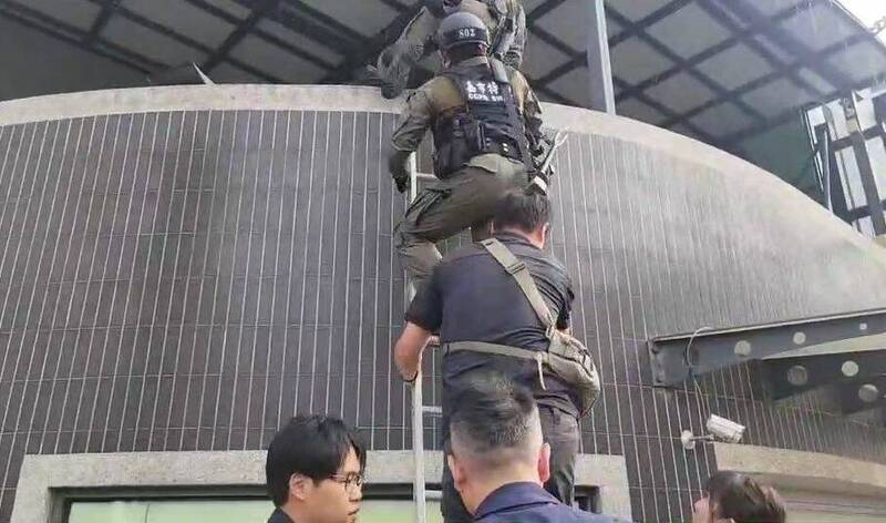 超狠！棍棒毆打、馬桶刷刷牙 警破博奕、暴力討債集團逮16人