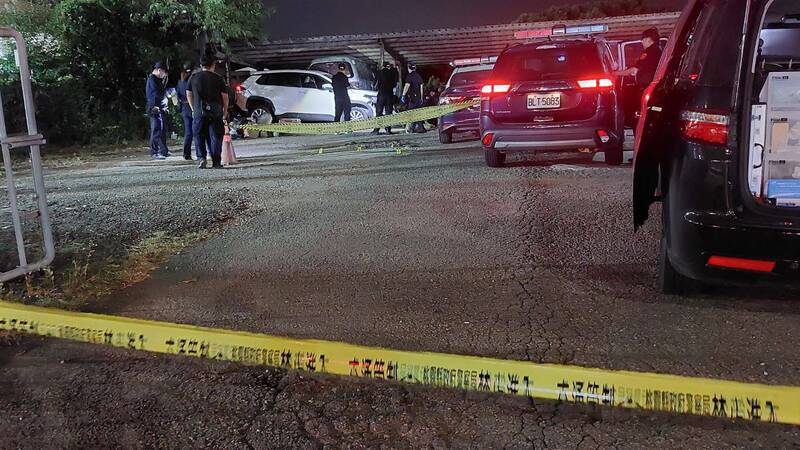 通緝男棄車被捕，嫩妻接替開車撞警，警開4槍制止逮人送辦，夫妻倆還吃上15萬元罰單