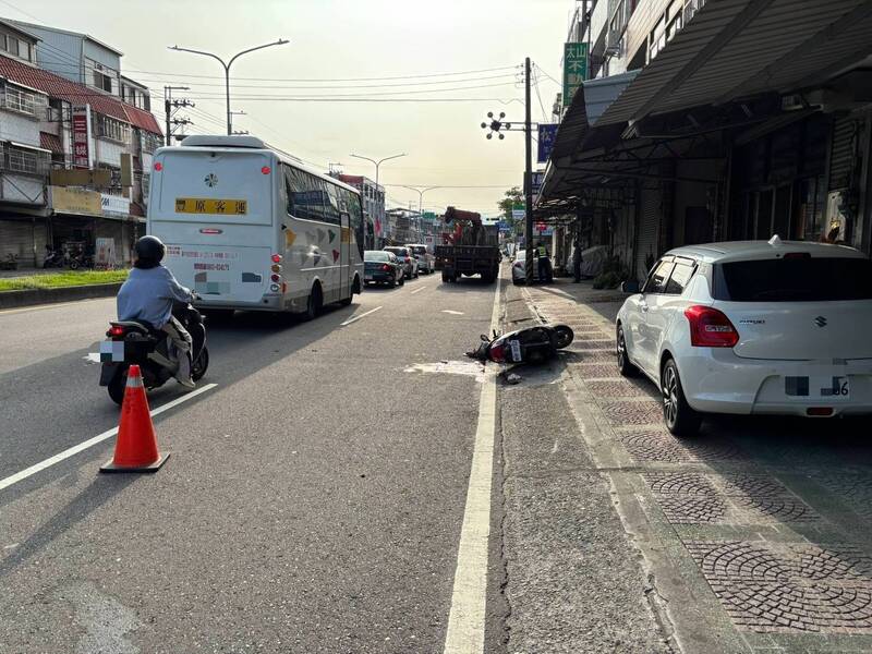 死不瞑目？女騎士遭大貨車變換車道撞死 送到殯儀館一度「拒下車」