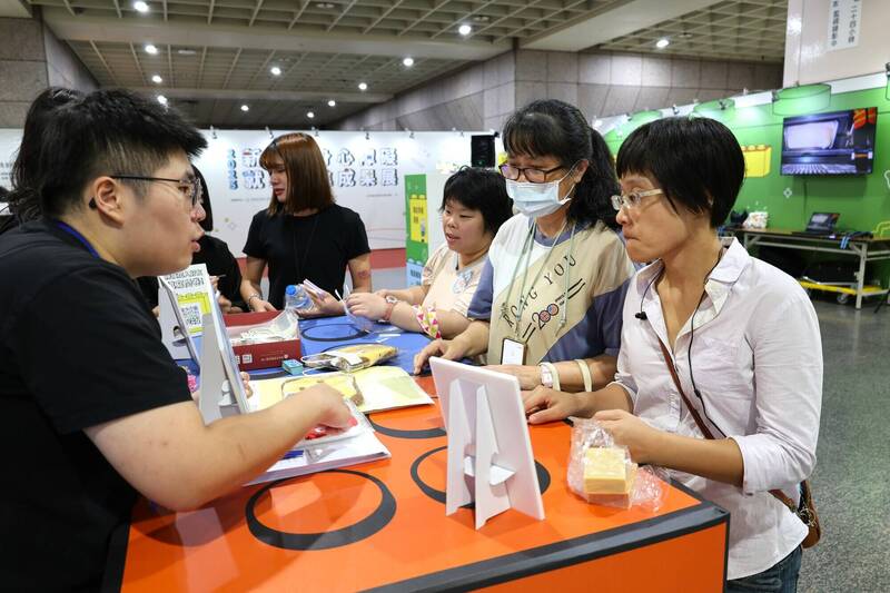 新北市身障就業成果展於板橋車站登場  共感體驗闖關拿好禮