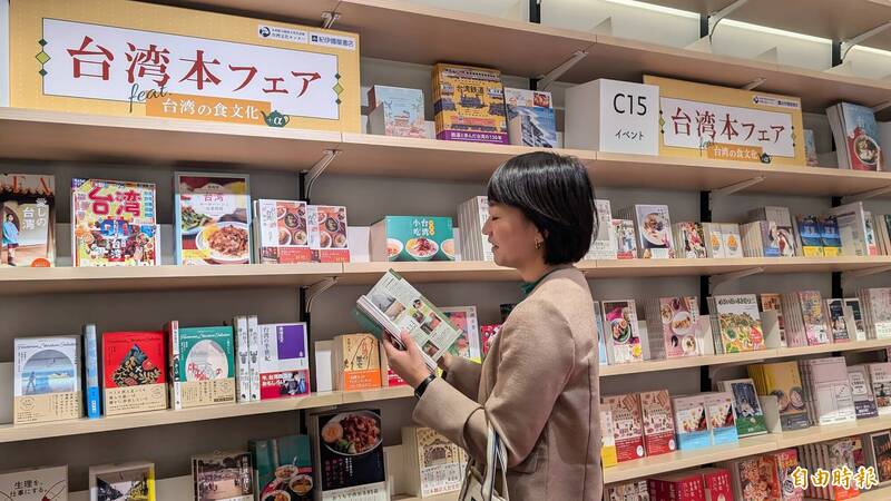 铃木贵子在2024年担任青年局长时积极参加台湾的活动,图为她出席2024年10月在纪伊国屋书店举办的台湾书月展。(驻日特派员林翠仪摄) 铃木贵子在2024年担任青年局长时积极参加台湾的活动,图为她出席2024年10月在纪伊国屋书店举办的台湾书月展。(驻日特派员林翠仪摄)