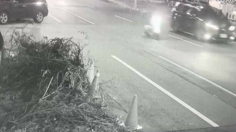 网红「凤梨」座车日前遭枪手谢男开枪。(民众提供) 网红「凤梨」座车日前遭枪手谢男开枪。(民众提供)
