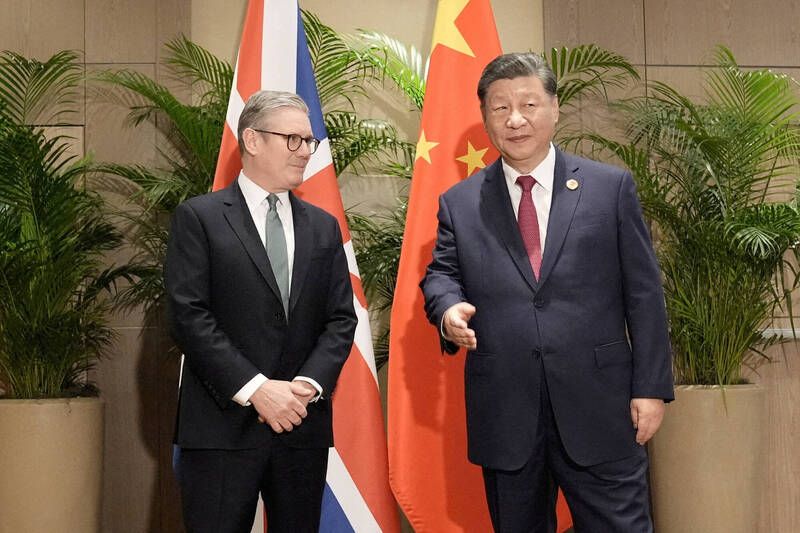 图为英国首相施凯尔(左)和中国国家主席习近平(右)去年在巴西出席G20峰会。(路透档案照) 图为英国首相施凯尔(左)和中国国家主席习近平(右)去年在巴西出席G20峰会。(路透档案照)
