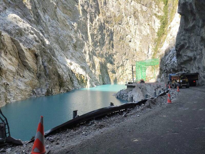 花蓮立霧溪堰塞湖水面已滿到台8線、燕子口步道 民樂部落、電廠人員急撤