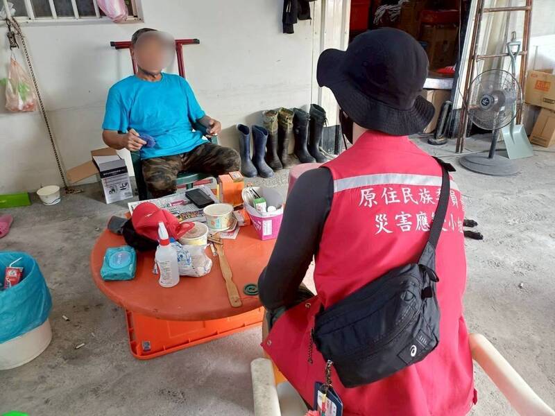 原民會發放光復災區逾千戶慰問金 文健站陸續恢復營運照顧長輩