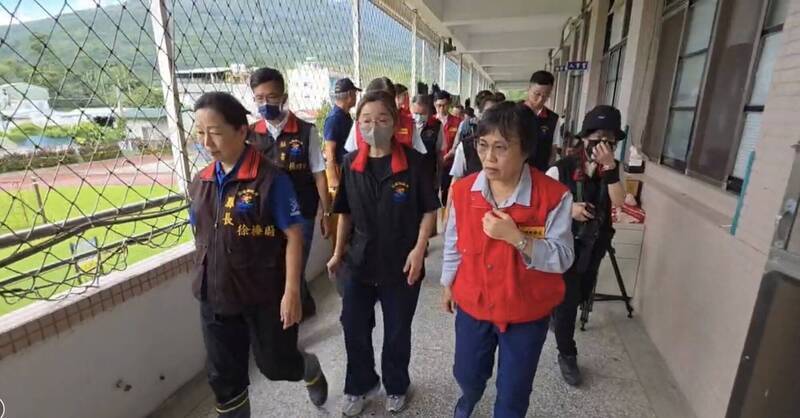 徐榛蔚終現身！被問「希望縣長來指揮？」村長直白反應笑翻網友