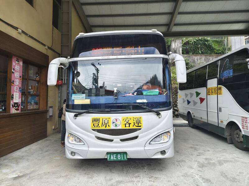 最美風景!豐原老翁搭錯夜車 全車乘客熱心相助