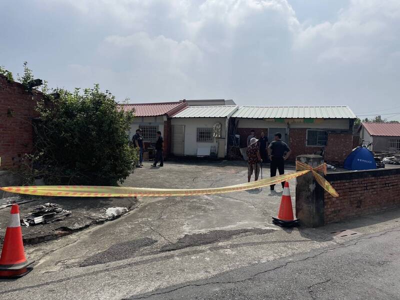 嘉义县六脚乡一处民宅旁发现一具遭弃婴尸。(警方提供) 嘉义县六脚乡一处民宅旁发现一具遭弃婴尸。(警方提供)