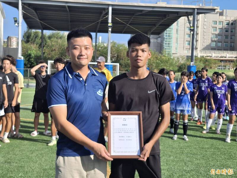 青少年足球賽 澎湖中山國小熱血開踢