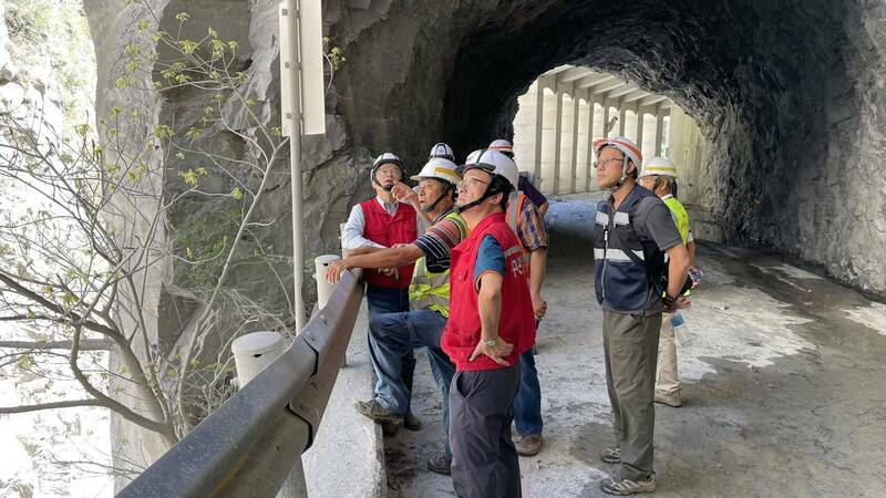 現勘立霧溪堰塞湖降挖  李孟諺：開挖造成泥流機率不大