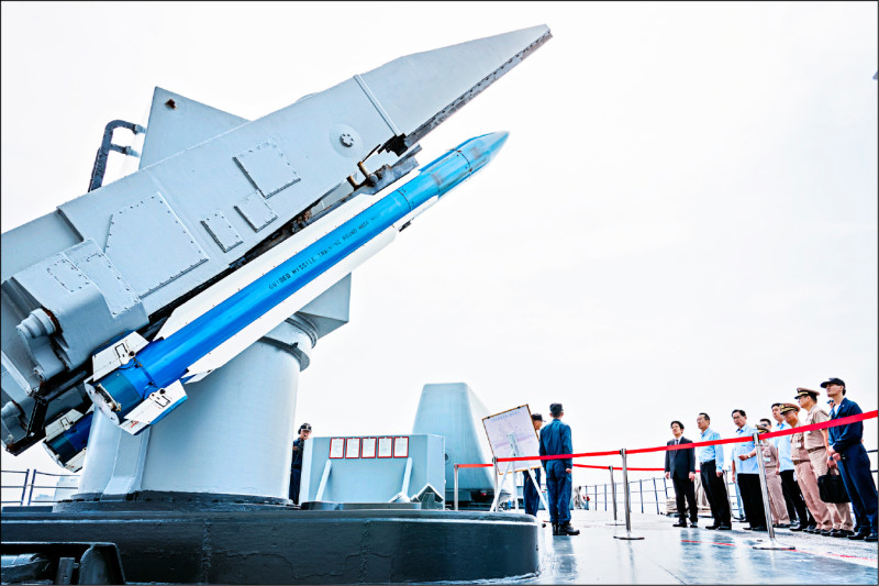 登左營艦 總統：國軍將全面提升戰力