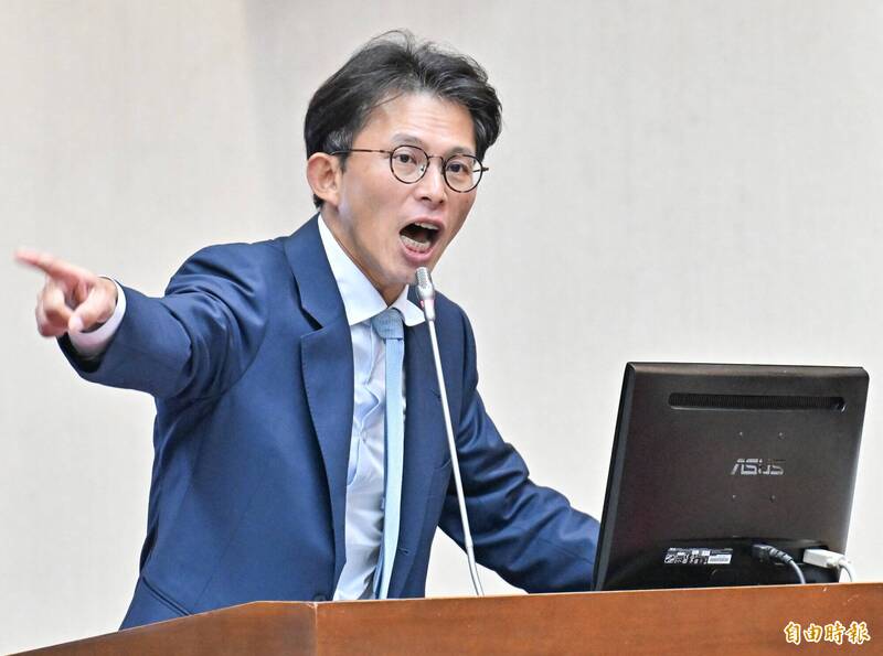 再曬吳姓工程師律師函！黃國昌喊「截圖是真的」將告《鏡週刊》