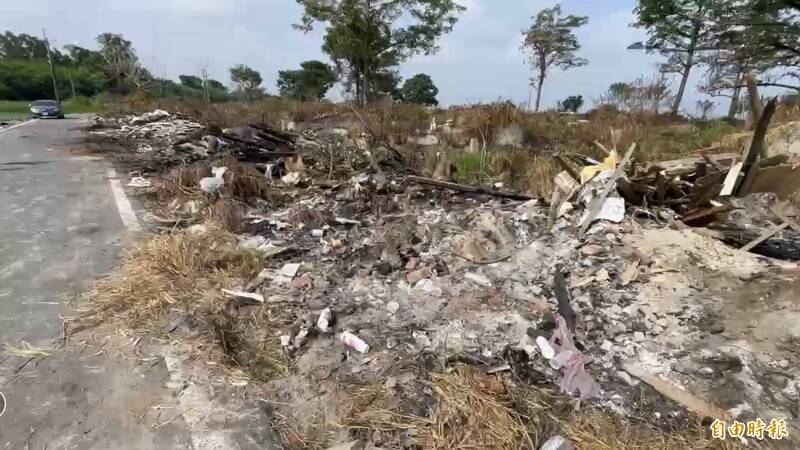 墓仔埔也敢去！雲林偏僻公墓 遭倒大量廢棄物