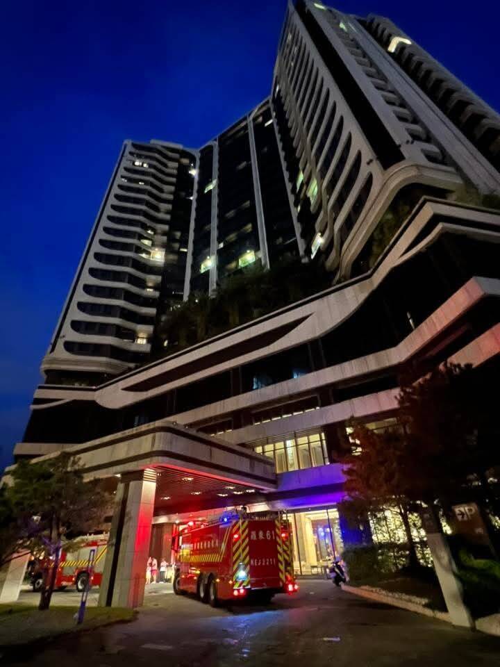 罗东村却酒店今天傍晚传出火警,消防局出动消防车驰援。(撷取自脸书社团「宜兰知识+」) 罗东村却酒店今天傍晚传出火警,消防局出动消防车驰援。(撷取自脸书社团「宜兰知识+」)