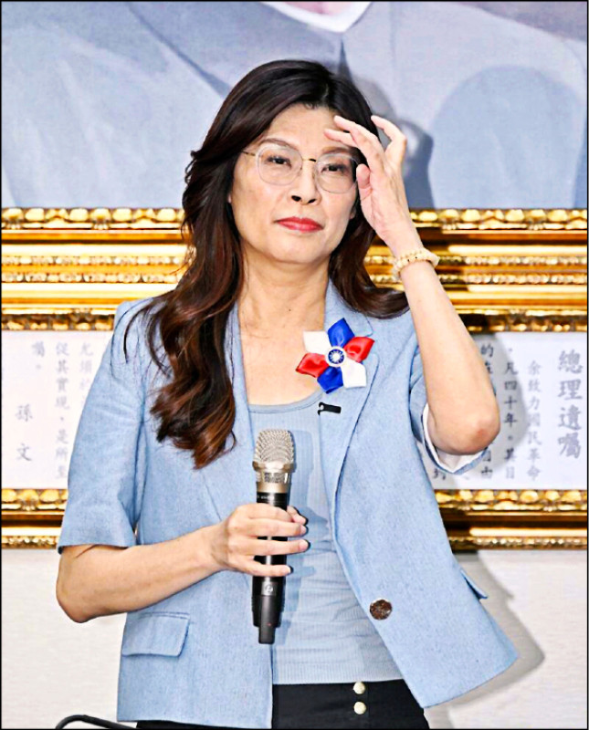 前立委鄭麗文當選國民黨主席，黨內擔憂「親共」問題會影響國民黨路線，藍營縣市長和民代間也出現「求自保」的聲音。（資料照）