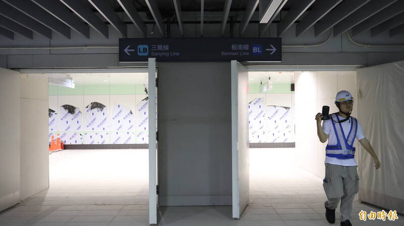 三鶯線頂埔站與板南線共構,是雙線交會樞紐。(記者黃政嘉攝) 三鶯線頂埔站與板南線共構,是雙線交會樞紐。(記者黃政嘉攝)