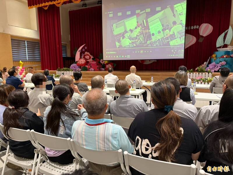 云二监16名收容人成功考取照服员技能检定证照,今狱方为他们举办成果发表会。(记者李文德摄) 云二监16名收容人成功考取照服员技能检定证照,今狱方为他们举办成果发表会。(记者李文德摄)