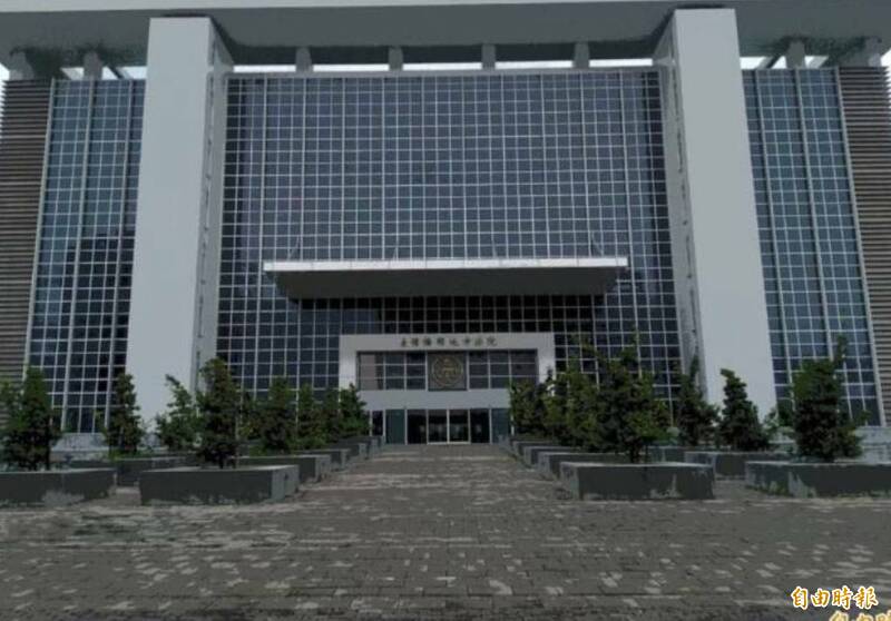 罗男不满妻子在医院被勾引,涉嫌张贴对方个资,被桥头地院判刑2月。(记者鲍建信摄) 罗男不满妻子在医院被勾引,涉嫌张贴对方个资,被桥头地院判刑2月。(记者鲍建信摄)