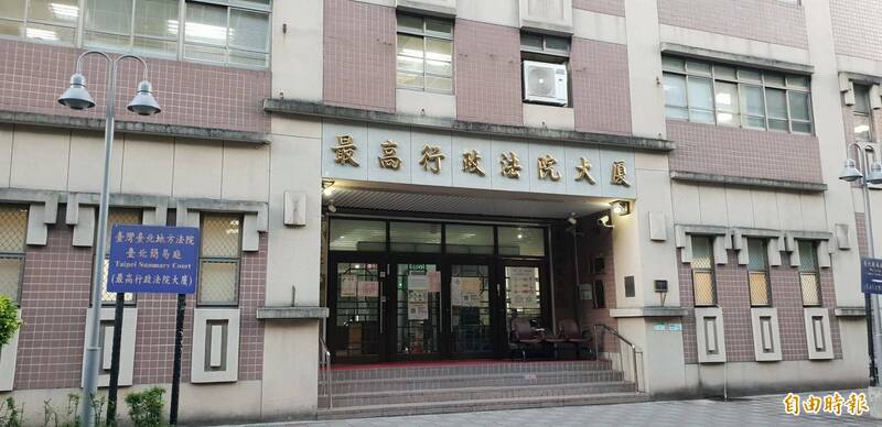 海军资深女士官酒驾肇事,被测得酒测值达1.55毫克,海军将她撤职并停止任用1年,她提起行政诉讼,最高行政法院判她败诉确定。(记者杨国文摄) 海军资深女士官酒驾肇事,被测得酒测值达1.55毫克,海军将她撤职并停止任用1年,她提起行政诉讼,最高行政法院判她败诉确定。(记者杨国文摄)