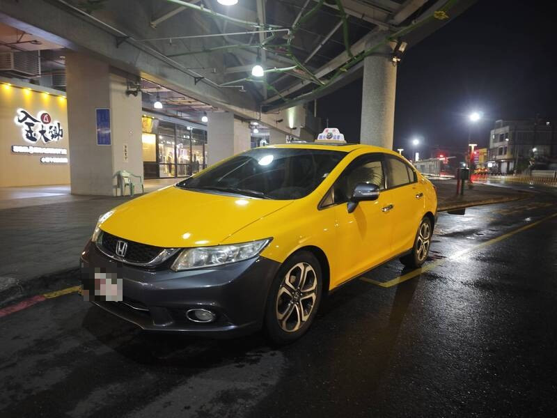 長期排班的小黃司機這個月成立「小黃觀光發展協會」，搭配屏縣府、鎮公所的輔導，希望以「接駁」作為加強觀光整體韌性的基礎。（記者陳彥廷攝）