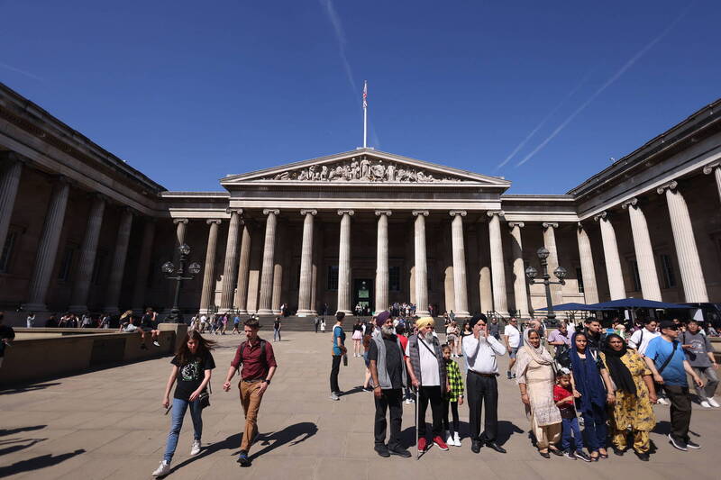 英国伦敦大英博物馆在2023年时发现遭人长期窃走约2000件艺品。(欧新社) 英国伦敦大英博物馆在2023年时发现遭人长期窃走约2000件艺品。(欧新社)
